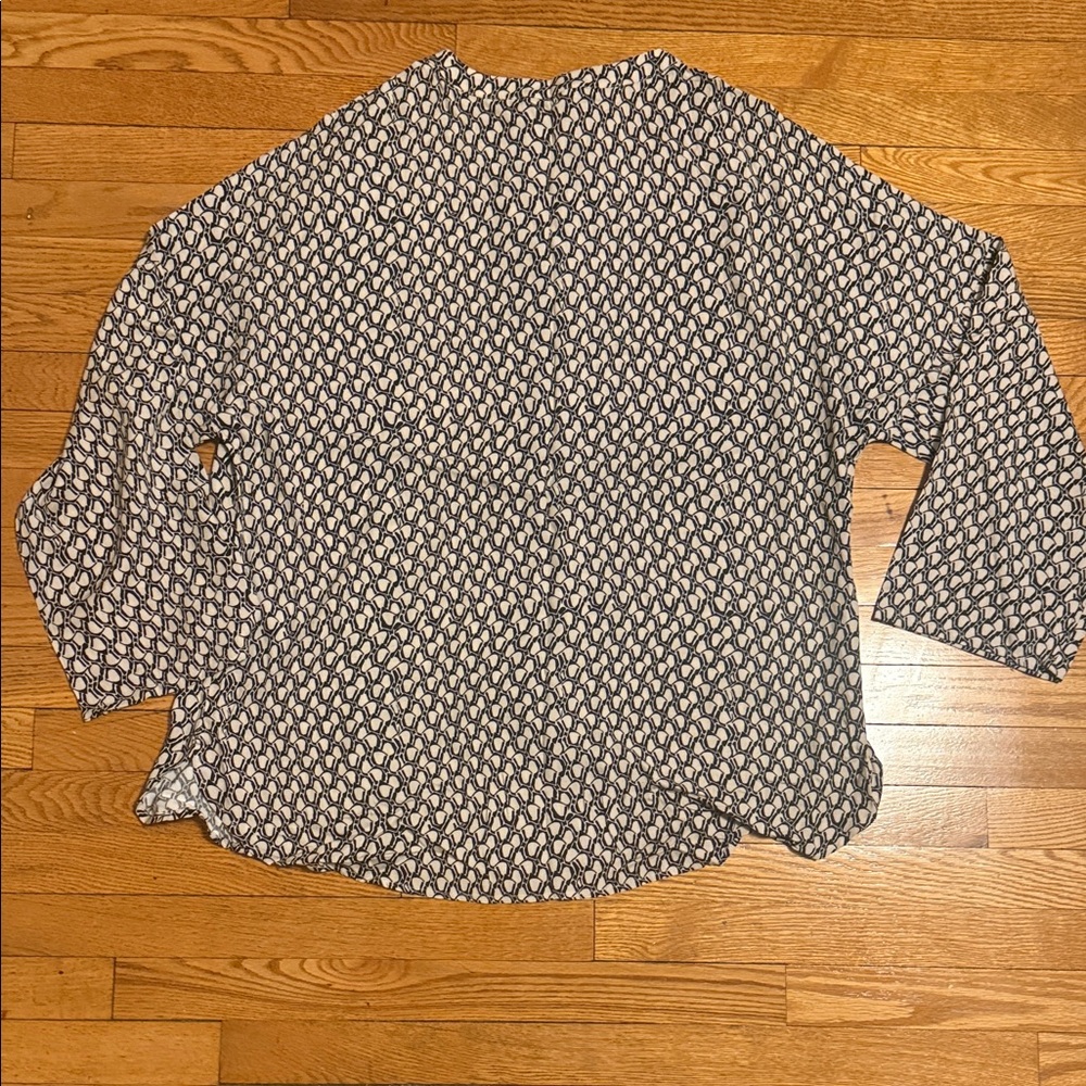 Noracora Black and White Patterned Women's Blouse - Picture 3 of 3